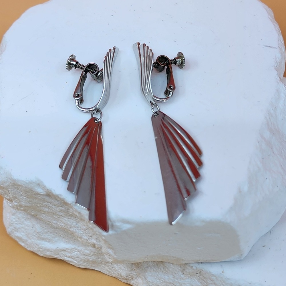 Napier Silver Tone Fan Dangle Screw Back Clip Earrings Modernist Vintage Glam
